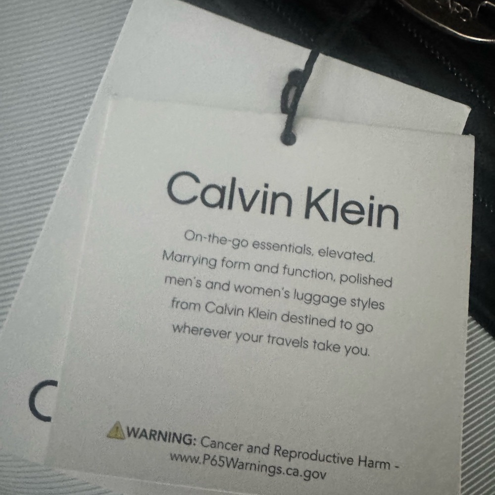 Calvin Klein 26” Hardside Spinner Luggage White Black Expandable NEW - Picture 2 of 3